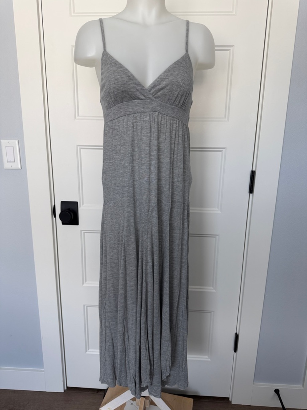 Uniqlo Spaghetti Strap V-neck Petal Skirt in Sz Large